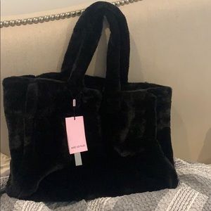 Avec les filles black faux fur tote